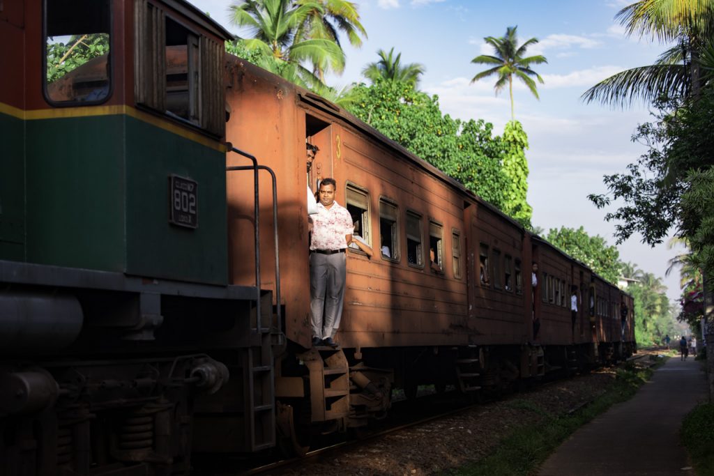 travel by train sri lanka