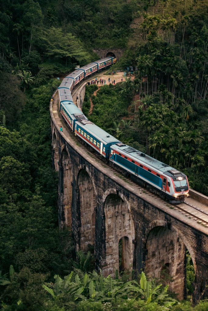 travel by train sri lanka